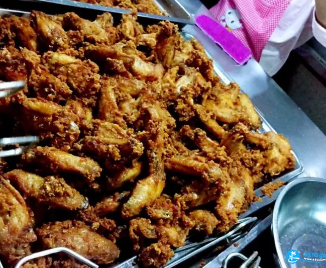 ?？隍T樓老街有什么好吃的
