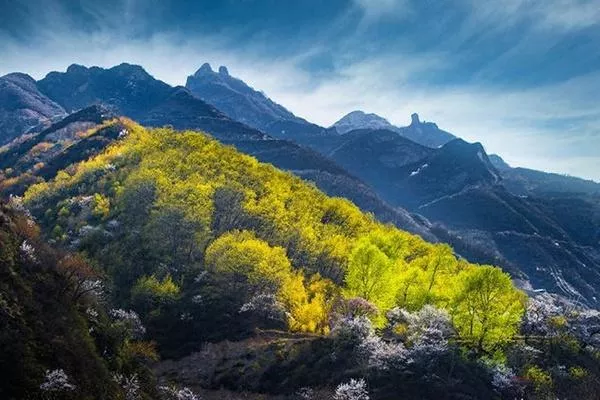 白石山景區<a href='http://m.herve-coubeau.com/' target=_blank>旅游攻略</a>一日游